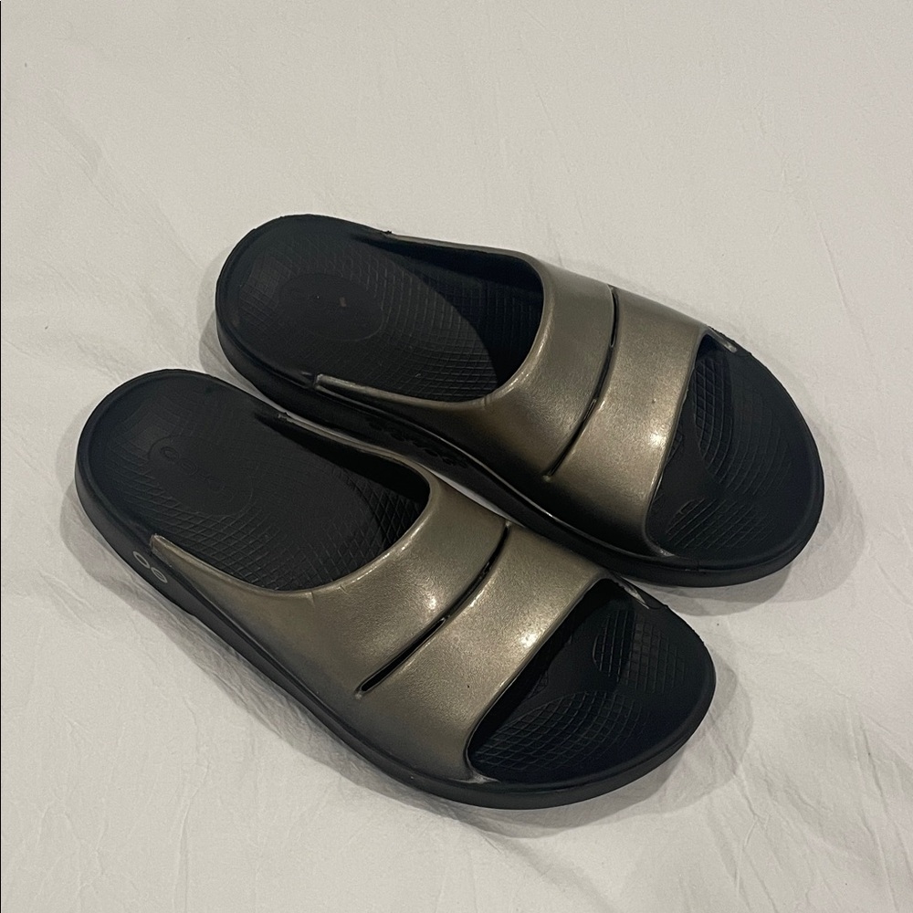 OOFOS Women's Metallic Bronze Slide Sandals